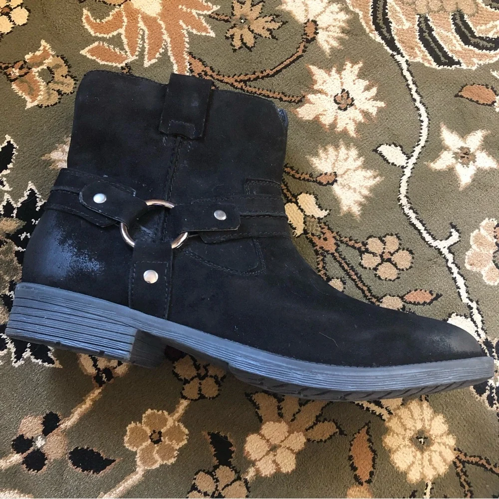 Earth | Suede Ankle Boots with Stirrup Detail - Wide ๐บ - Picture 3 of 15